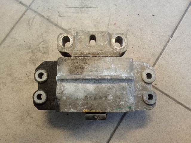 bontott VW GOLF V Motor Tartó Bak (Pozíciófüggetlen)