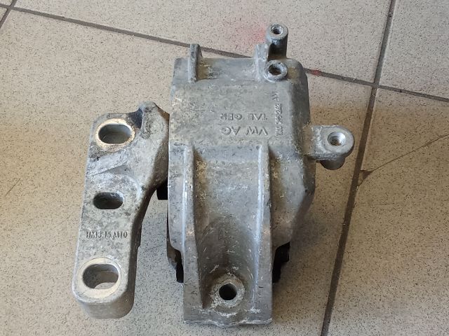 bontott VW GOLF V Motor Tartó Bak (Pozíciófüggetlen)
