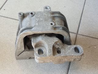 bontott VW GOLF V Motor Tartó Bak (Pozíciófüggetlen)