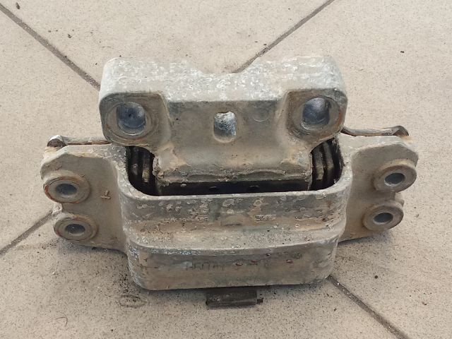 bontott VW GOLF V Motor Tartó Bak (Pozíciófüggetlen)