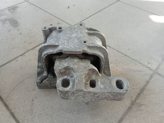 bontott VW GOLF V Motor Tartó Bak (Pozíciófüggetlen)