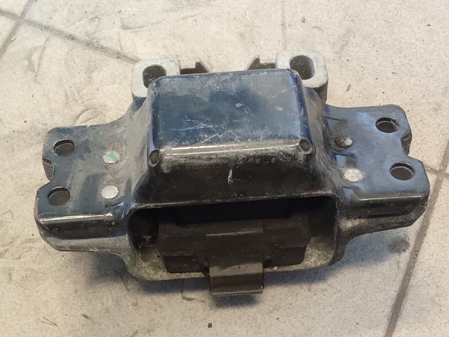 bontott VW GOLF V Motor Tartó Bak (Pozíciófüggetlen)