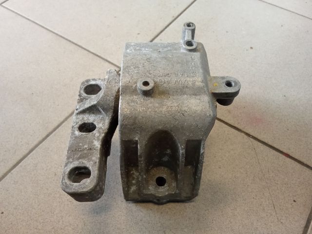 bontott VW GOLF V Motor Tartó Bak (Pozíciófüggetlen)