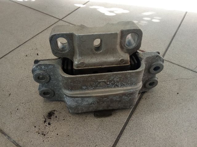 bontott VW GOLF V Motor Tartó Bak (Pozíciófüggetlen)