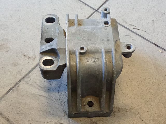 bontott VW GOLF V Motor Tartó Bak (Pozíciófüggetlen)