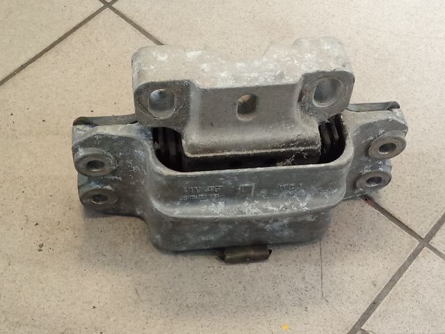 bontott VW GOLF V Motor Tartó Bak (Pozíciófüggetlen)