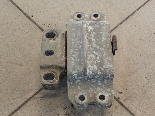 bontott VW GOLF V Motor Tartó Bak (Pozíciófüggetlen)