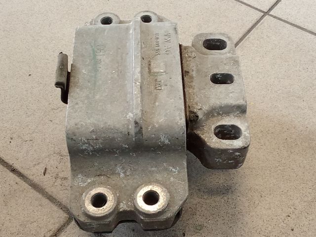 bontott VW GOLF V Motor Tartó Bak (Pozíciófüggetlen)