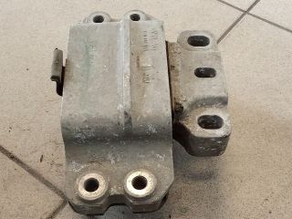bontott VW GOLF V Motor Tartó Bak (Pozíciófüggetlen)