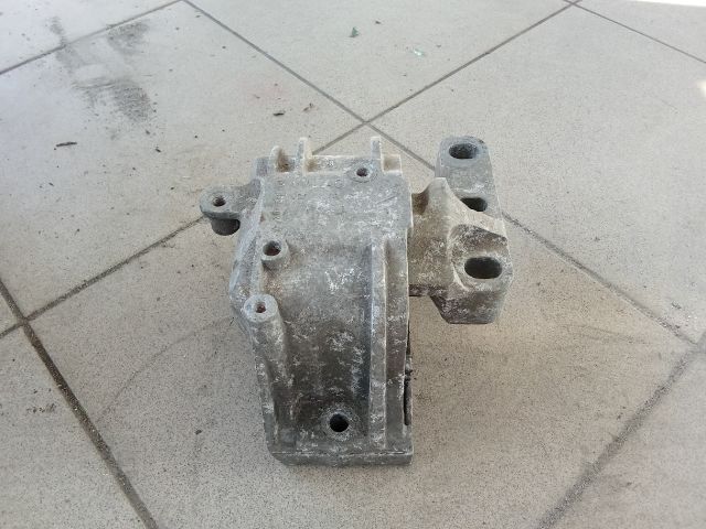 bontott VW GOLF V Motor Tartó Bak (Pozíciófüggetlen)