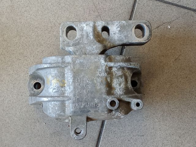 bontott VW GOLF V Motor Tartó Bak (Pozíciófüggetlen)