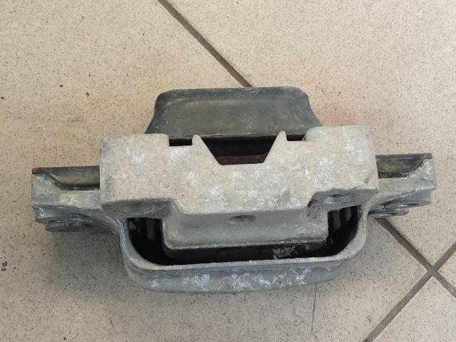 bontott VW GOLF V Motor Tartó Bak (Pozíciófüggetlen)