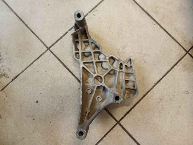 bontott VW GOLF V Motor Tartó Bak (Pozíciófüggetlen)