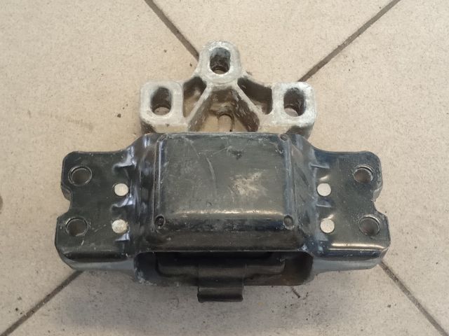 bontott VW GOLF V Motor Tartó Bak (Pozíciófüggetlen)