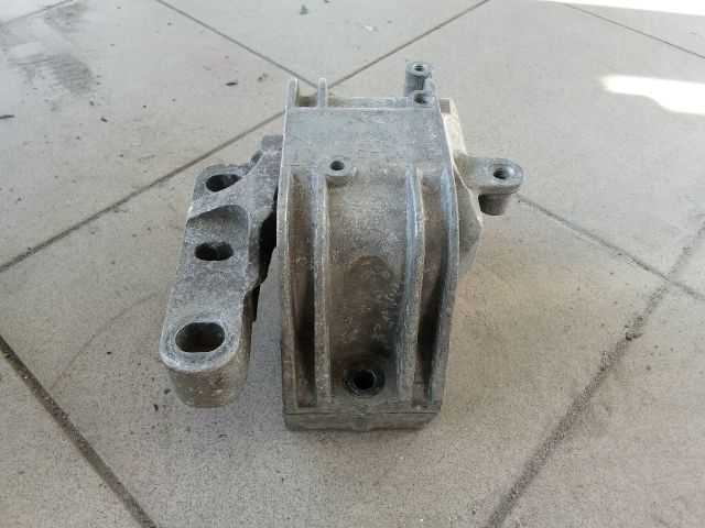bontott VW GOLF V Motor Tartó Bak (Pozíciófüggetlen)