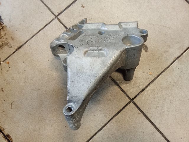 bontott VW GOLF V Motor Tartó Bak (Pozíciófüggetlen)