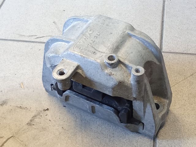 bontott VW GOLF V Motor Tartó Bak (Pozíciófüggetlen)