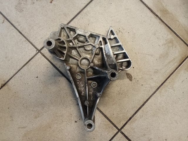 bontott VW GOLF V Motor Tartó Bak (Pozíciófüggetlen)