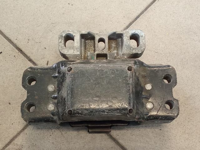 bontott VW GOLF V Motor Tartó Bak (Pozíciófüggetlen)