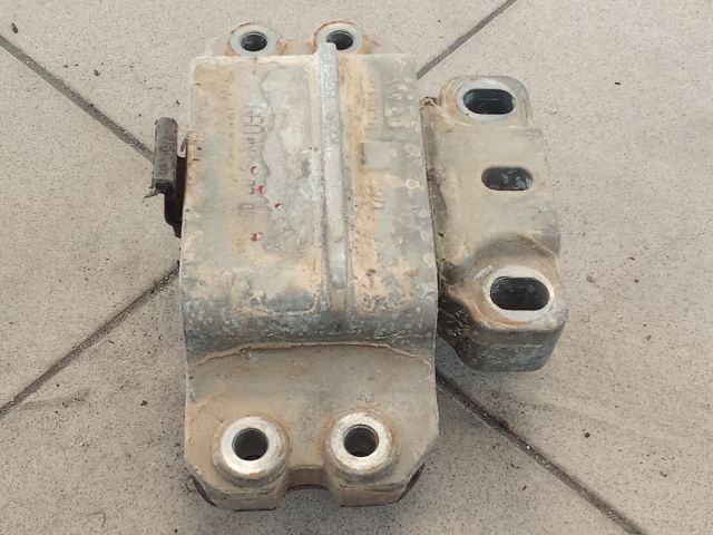 bontott VW GOLF V Motor Tartó Bak (Pozíciófüggetlen)