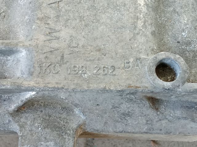 bontott VW GOLF V Motor Tartó Bak (Pozíciófüggetlen)