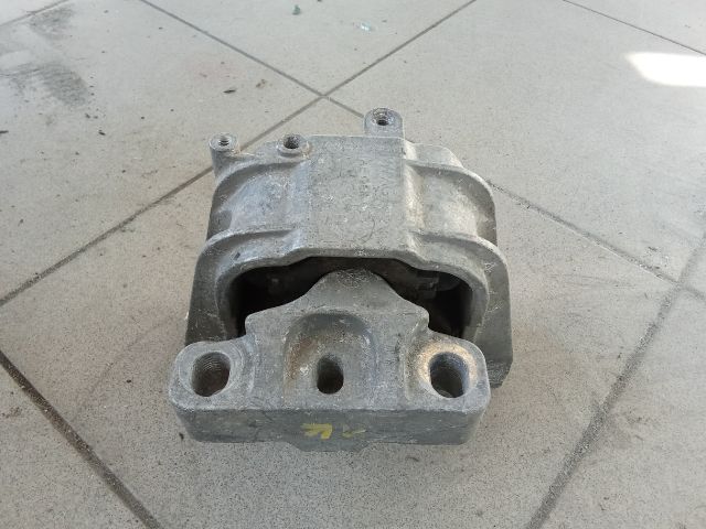 bontott VW GOLF V Motor Tartó Bak (Pozíciófüggetlen)