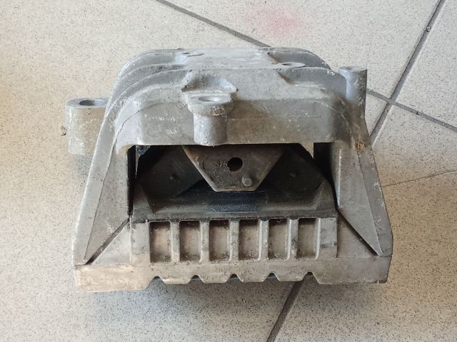 bontott VW GOLF V Motor Tartó Bak (Pozíciófüggetlen)