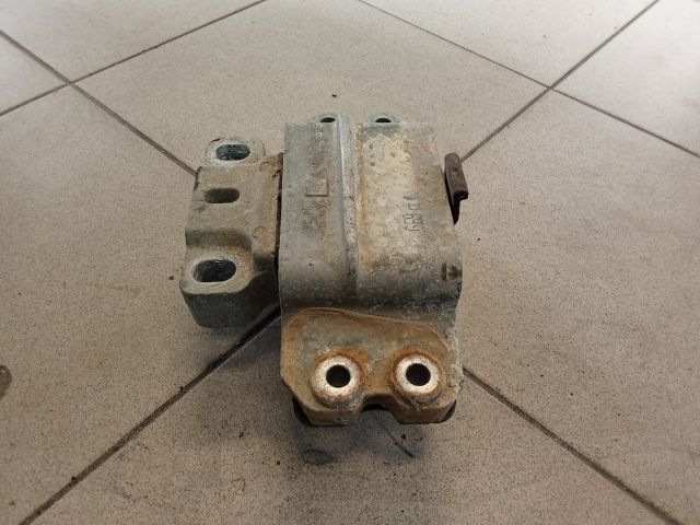 bontott VW GOLF V Motor Tartó Bak (Pozíciófüggetlen)