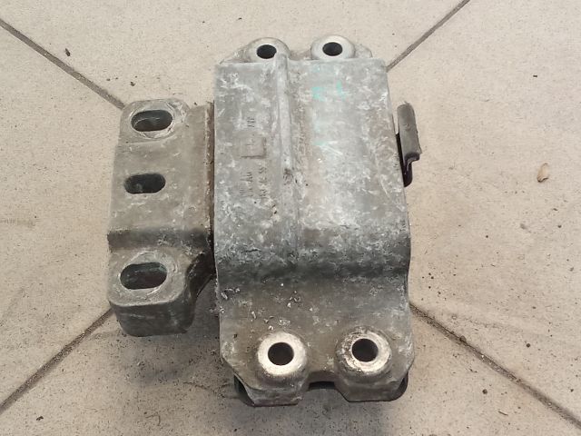 bontott VW GOLF V Motor Tartó Bak (Pozíciófüggetlen)