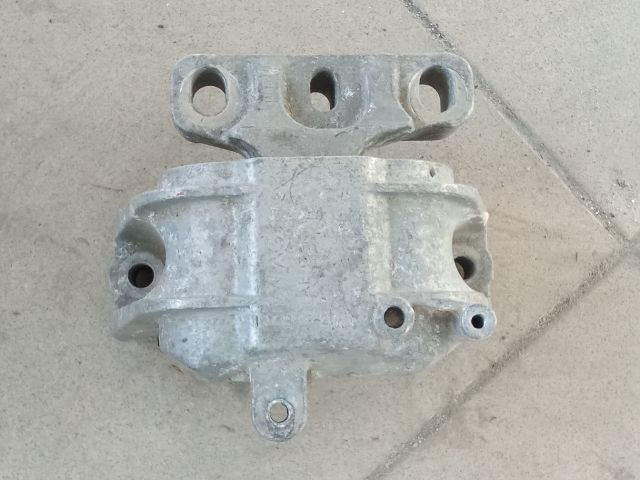 bontott VW GOLF V Motor Tartó Bak (Pozíciófüggetlen)