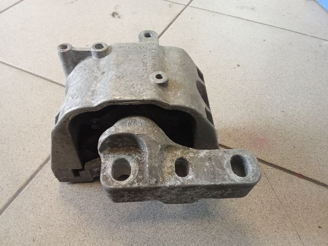 bontott VW GOLF V Motor Tartó Bak (Pozíciófüggetlen)