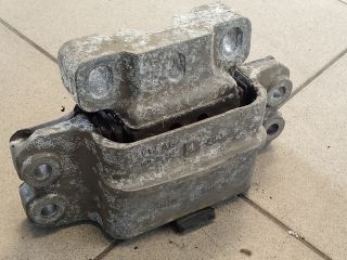 bontott VW GOLF V Motor Tartó Bak (Pozíciófüggetlen)