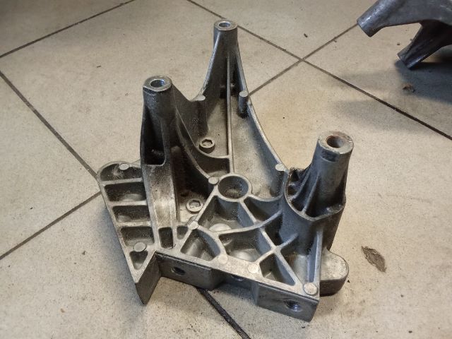 bontott VW GOLF V Motor Tartó Bak (Pozíciófüggetlen)