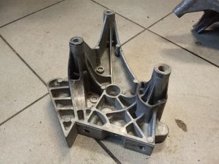 bontott VW GOLF V Motor Tartó Bak (Pozíciófüggetlen)