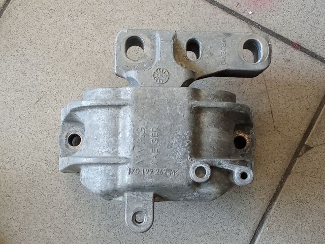 bontott VW GOLF V Motor Tartó Bak (Pozíciófüggetlen)