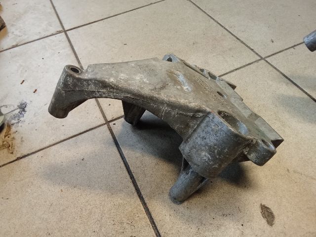 bontott VW GOLF V Motor Tartó Bak (Pozíciófüggetlen)