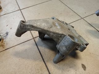 bontott VW GOLF V Motor Tartó Bak (Pozíciófüggetlen)