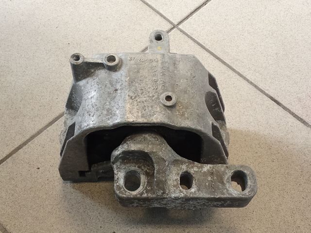 bontott VW GOLF V Motor Tartó Bak (Pozíciófüggetlen)