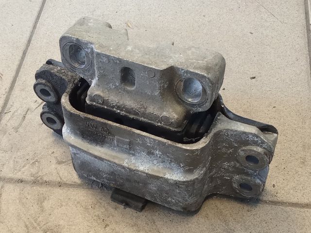 bontott VW GOLF V Motor Tartó Bak (Pozíciófüggetlen)