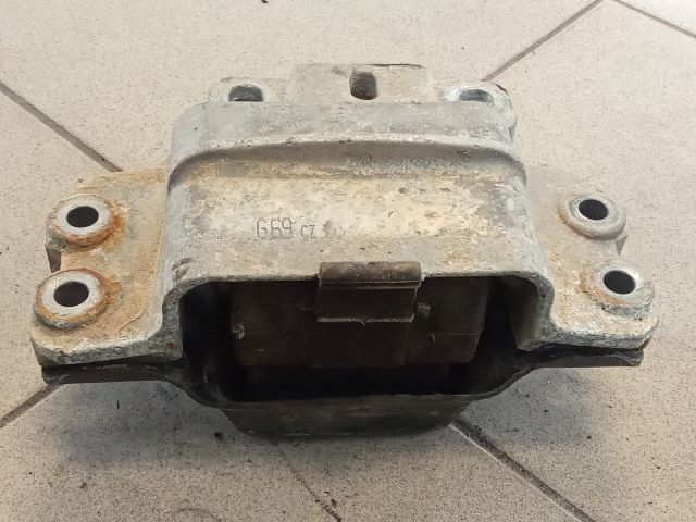 bontott VW GOLF V Motor Tartó Bak (Pozíciófüggetlen)