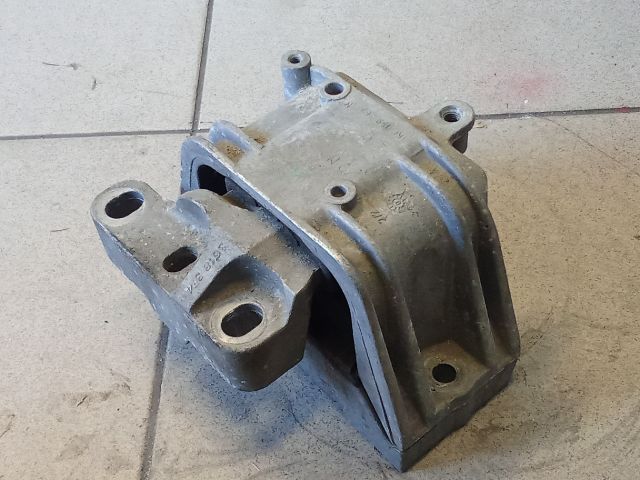 bontott VW GOLF V Motor Tartó Bak (Pozíciófüggetlen)