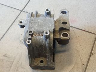 bontott VW GOLF V Motor Tartó Bak (Pozíciófüggetlen)