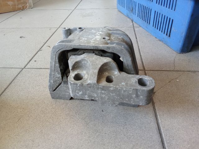 bontott VW GOLF V Motor Tartó Bak (Pozíciófüggetlen)