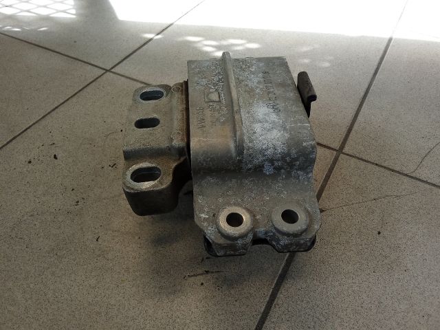 bontott VW GOLF V Motor Tartó Bak (Pozíciófüggetlen)