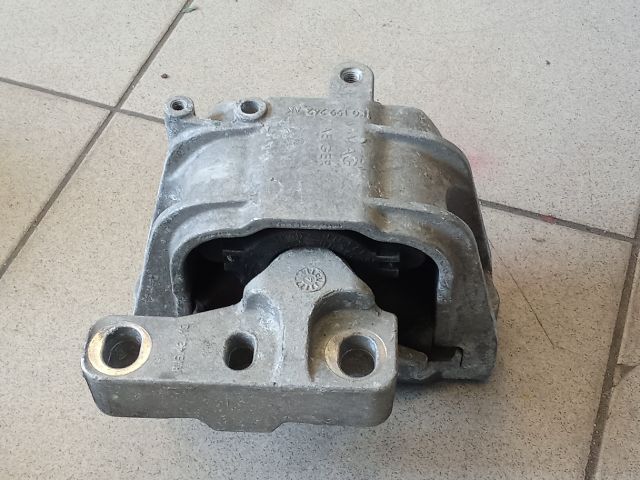 bontott VW GOLF V Motor Tartó Bak (Pozíciófüggetlen)