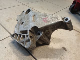 bontott VW GOLF V Motor Tartó Bak (Pozíciófüggetlen)