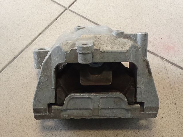 bontott VW GOLF V Motor Tartó Bak (Pozíciófüggetlen)