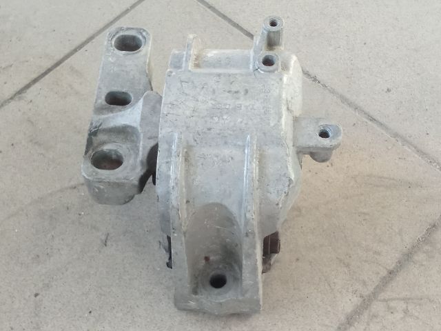 bontott VW GOLF V Motor Tartó Bak (Pozíciófüggetlen)