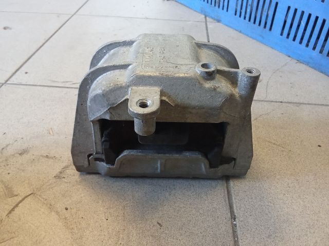 bontott VW GOLF V Motor Tartó Bak (Pozíciófüggetlen)