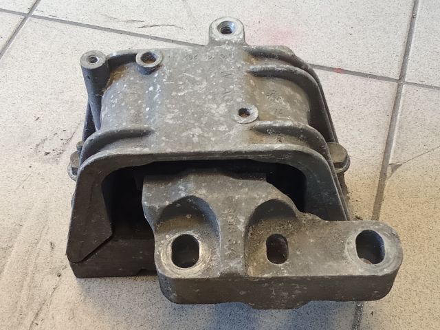 bontott VW GOLF V Motor Tartó Bak (Pozíciófüggetlen)